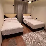Luxury Renovated 2 Bedroom Apt