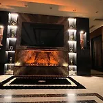 Luxury Renovated 2 Bedroom Apt