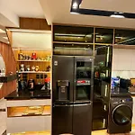 Luxury Renovated 2 Bedroom Apt