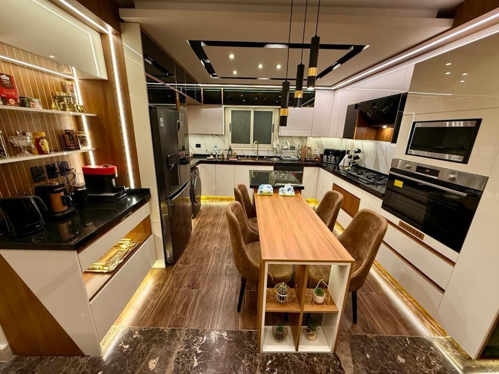 Apartment Luxury Renovated 2 Bedroom Cairo