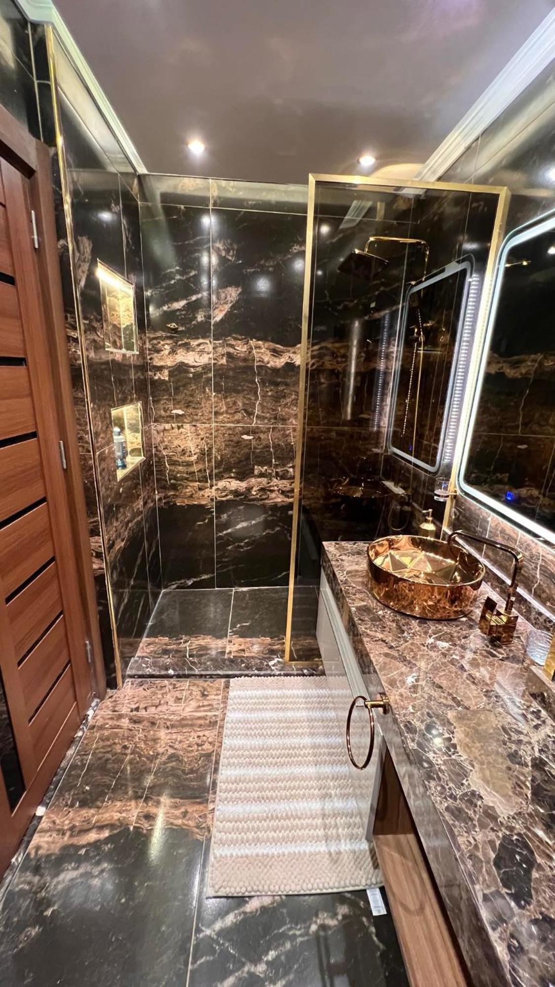 Apartment Luxury Renovated 2 Bedroom