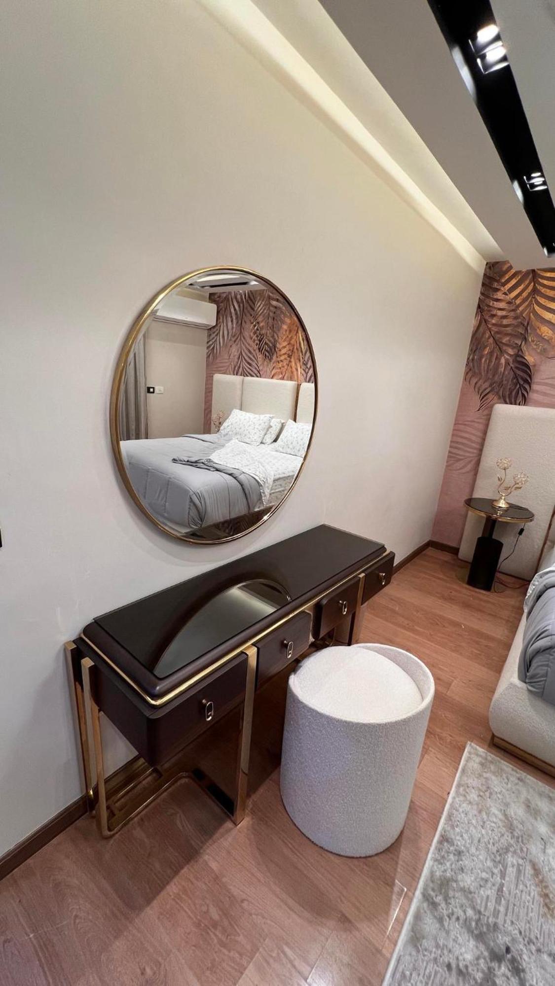 Luxury Renovated 2 Bedroom *
